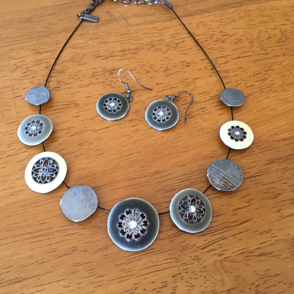 Black & Cream Colored Necklace/Earring Set